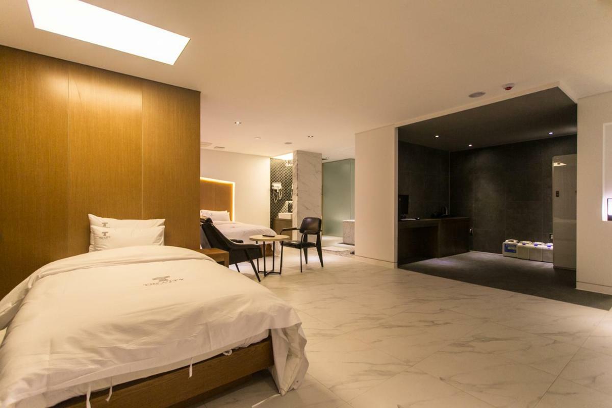 The City Hotel 全州市 エクステリア 写真